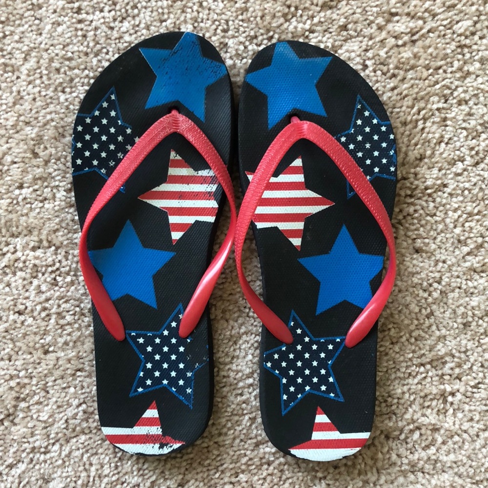 DONATE SOON!! Fits Size Women’s 7-8